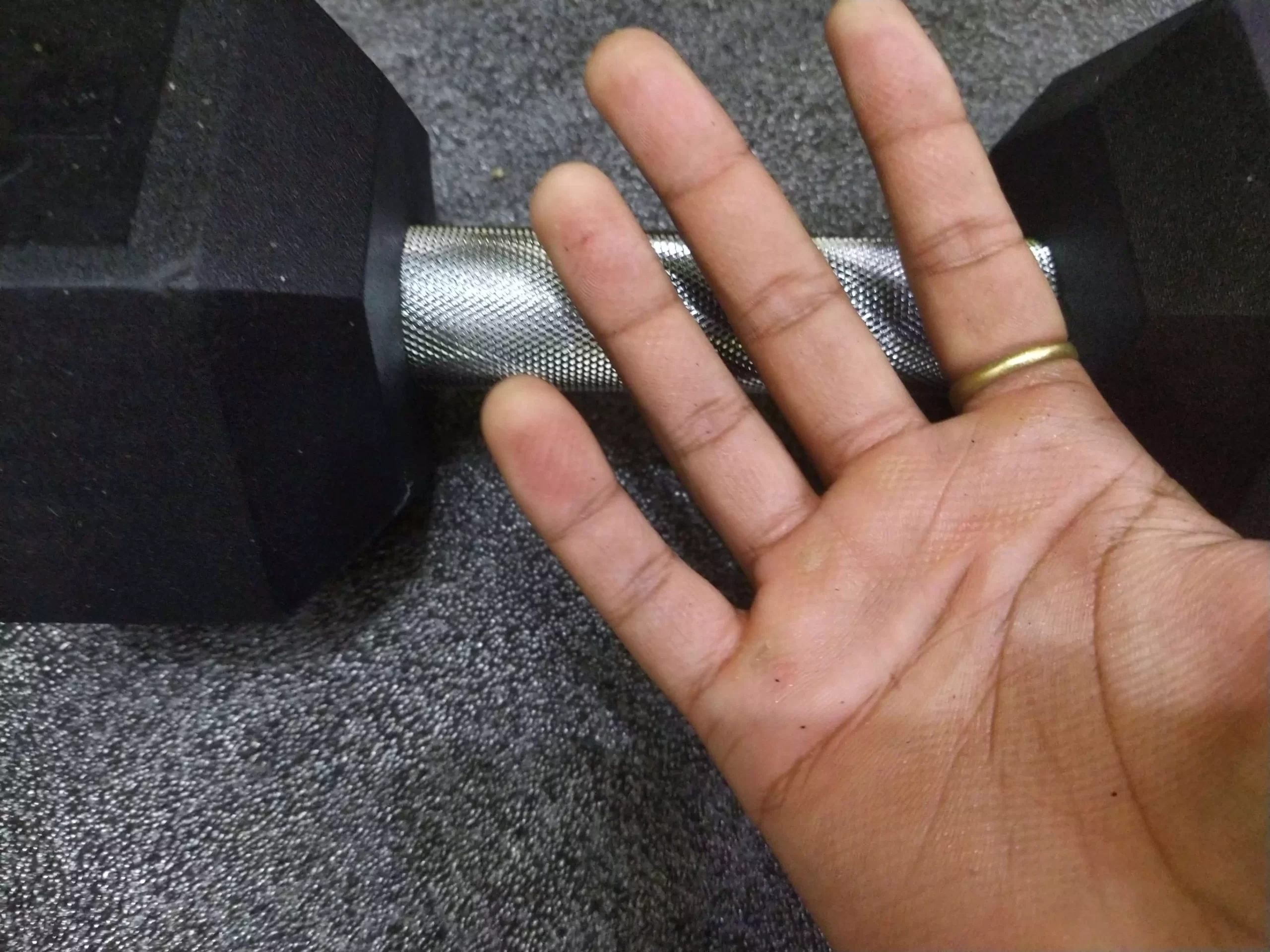 bullrock dumbbell knurling on hand scaled
