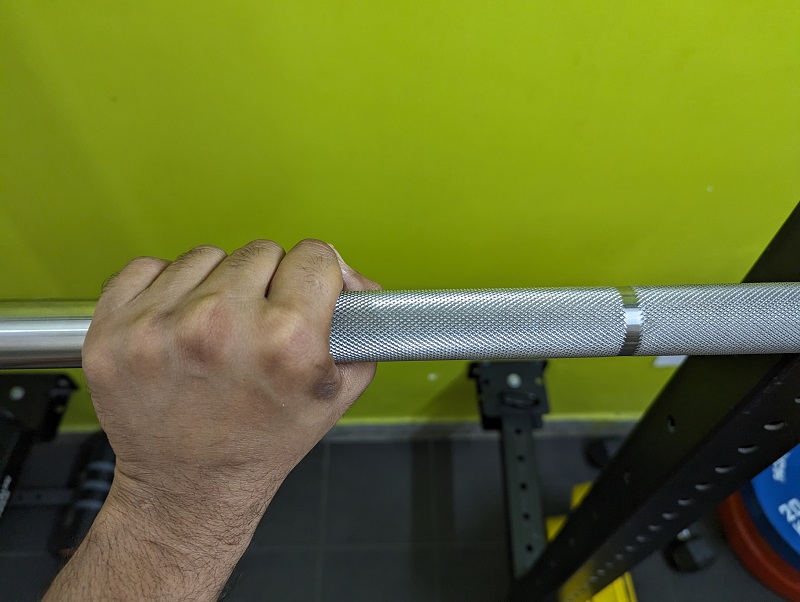 grip strength on powerlifting bar for home